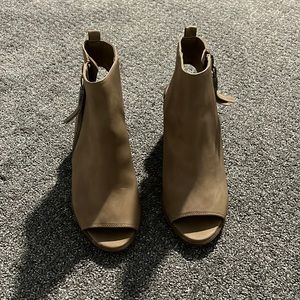Tan open toed heels